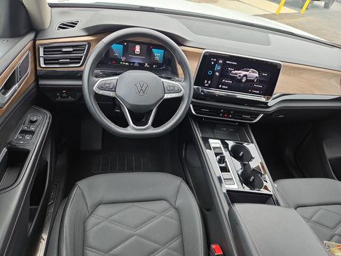 Used 2024 Volkswagen Atlas SE image 8