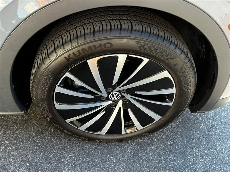 Used 2024 Volkswagen ID.4 Pro AWD/4WD image 12