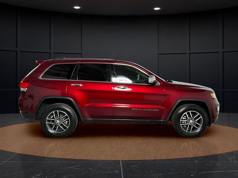Certified 2018 Jeep Grand Cherokee Limited AWD/4WD image 6