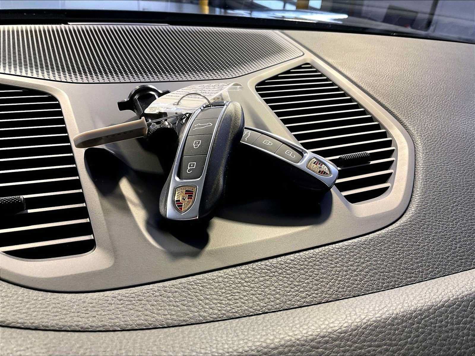 Certified 2026 Porsche Cayenne AWD/4WD image 21
