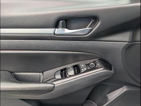 Used 2023 Nissan Altima 2.5 SV image 15