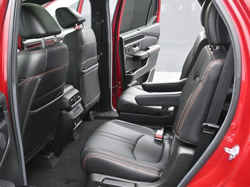 Used 2025 Honda Pilot TrailSport image 15