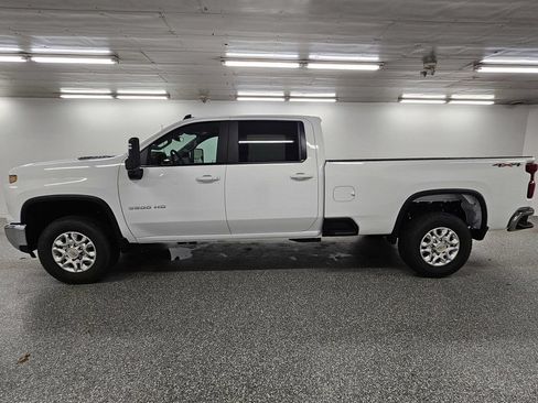Used 2026 Chevrolet Silverado 3500 LT AWD/4WD image 11