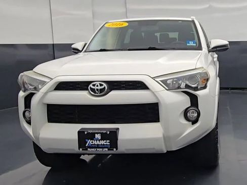 Used 2016 Toyota 4Runner SR5 AWD/4WD image 4