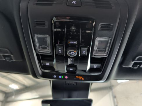 Used 2026 GMC Yukon Denali w/ Advanced Technology Package AWD/4WD image 13