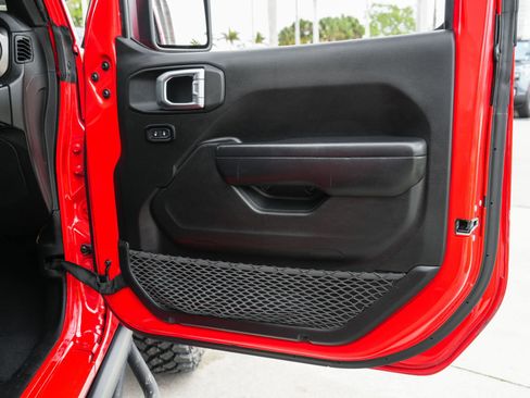 Used 2021 Jeep Wrangler Willys image 37