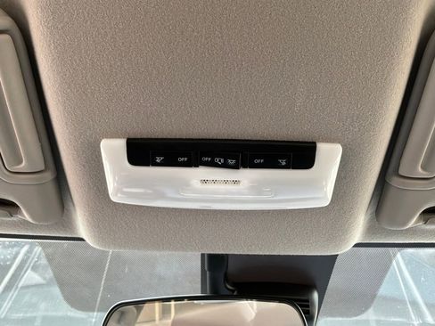 Used 2025 Nissan Versa SV FWD image 16
