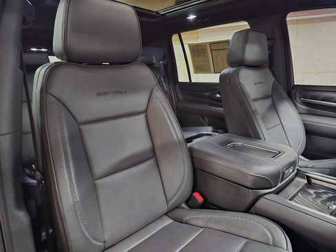 Used 2024 GMC Yukon XL Denali w/ Max Trailering Package image 11