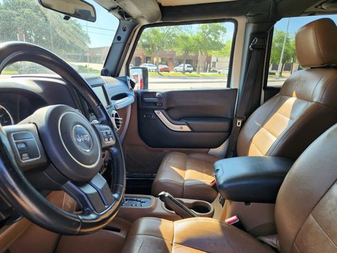 Used 2012 Jeep Wrangler Unlimited Sahara AWD/4WD image 10