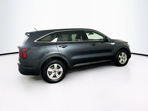 Used 2023 Kia Sorento LX image 10