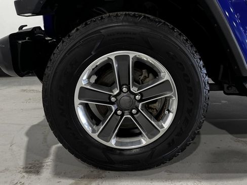 Used 2019 Jeep Wrangler Unlimited Sahara w/ Safetytec Group AWD/4WD image 9