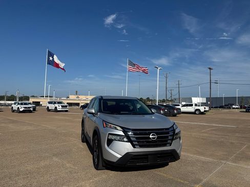 Certified 2024 Nissan Rogue SV FWD image 3
