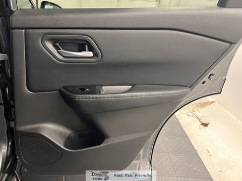 Used 2025 Nissan Rogue SV FWD image 34