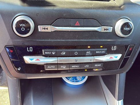 Used 2020 Ford Explorer XLT w/ Equipment Group 202A AWD/4WD image 13