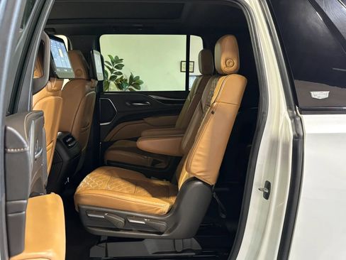 Used 2021 Cadillac Escalade ESV Sport w/ Driver Assist Tech Package AWD/4WD image 15