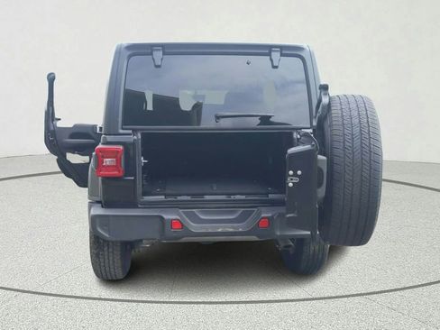 Used 2018 Jeep Wrangler Unlimited Sahara w/ Dual Top Group image 12