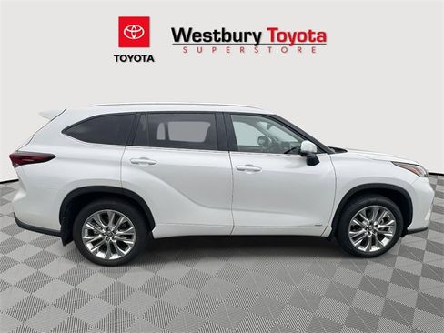 Certified 2025 Toyota Highlander Limited image 6