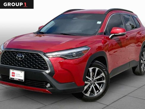 Used 2023 Toyota Corolla Cross XLE FWD image 1
