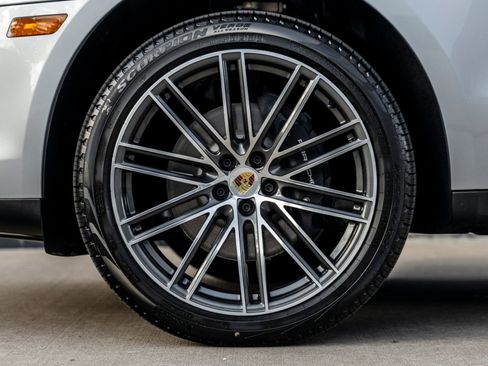 Certified 2026 Porsche Macan AWD/4WD image 13