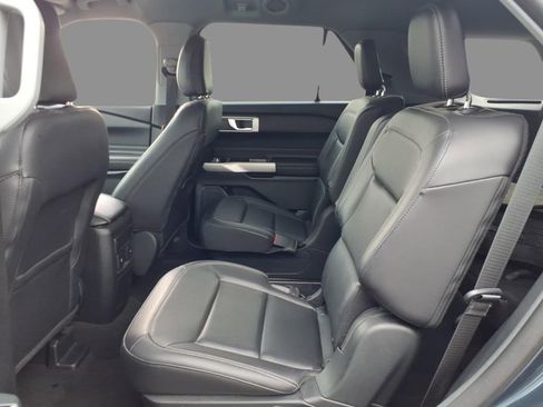 Used 2023 Ford Explorer XLT w/ Equipment Group 202A image 5