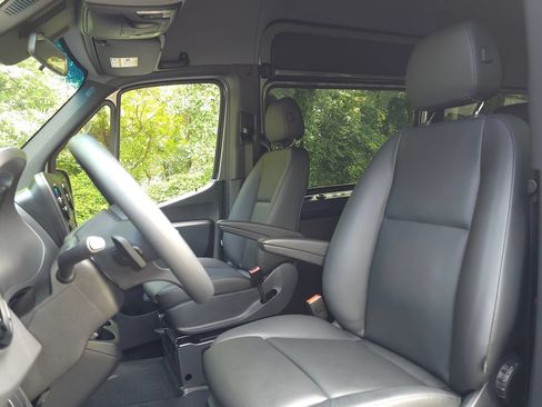 Used 2023 Mercedes-Benz Sprinter 2500 image 13