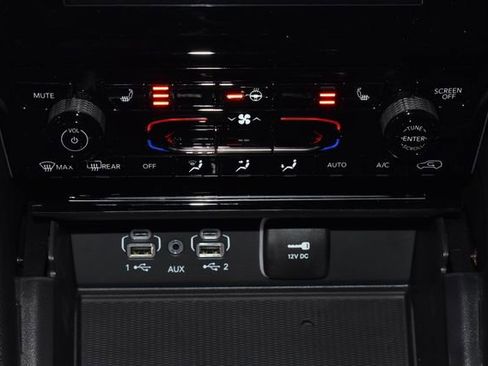 New 2025 Jeep Grand Cherokee Altitude image 17