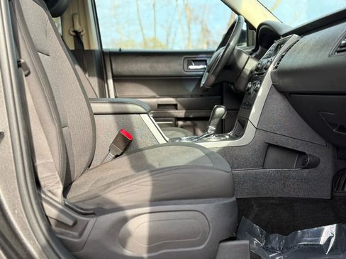 Used 2018 Ford Flex SE image 25