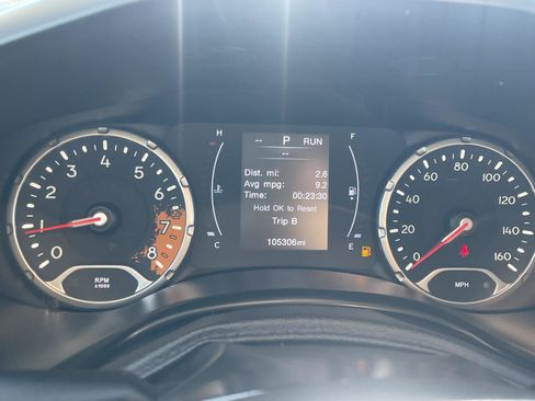 Used 2018 Jeep Renegade Latitude w/ Cold Weather Group image 9