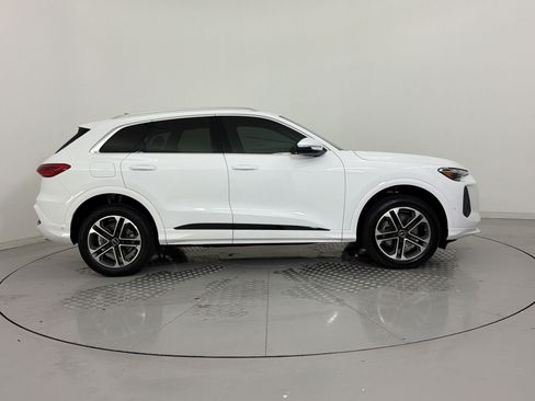 Certified 2025 Audi Q5 Premium w/ Convenience Package AWD/4WD image 7