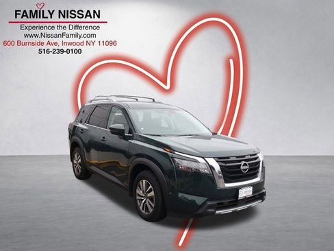 Certified 2025 Nissan Pathfinder SL image 1