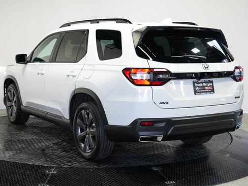 Used 2023 Honda Pilot Sport image 6