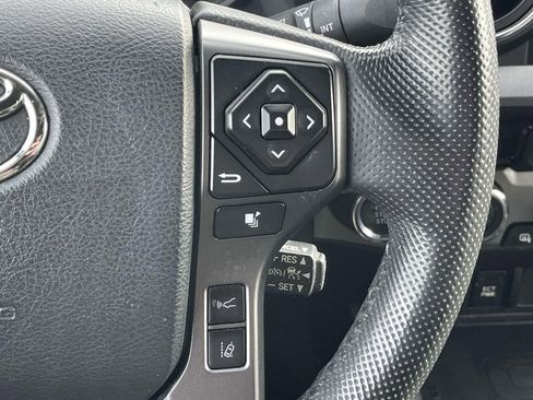 Used 2018 Toyota Tacoma TRD Sport image 21