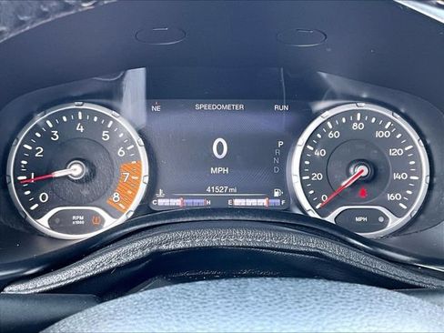 Used 2020 Jeep Renegade Altitude w/ UConnect 8.4 Nav Group FWD image 25
