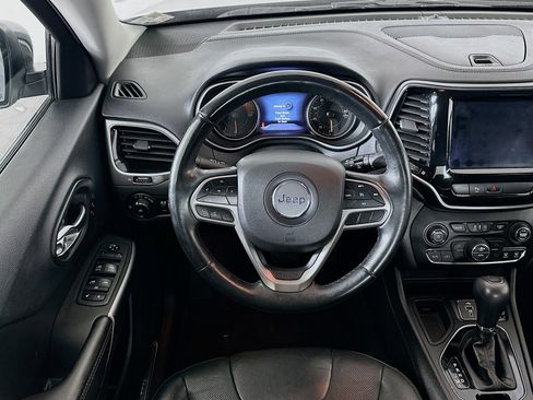 Used 2019 Jeep Cherokee Limited image 18