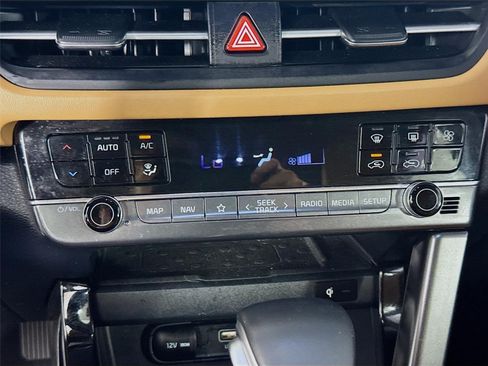 Certified 2024 Kia Seltos SX AWD/4WD image 17