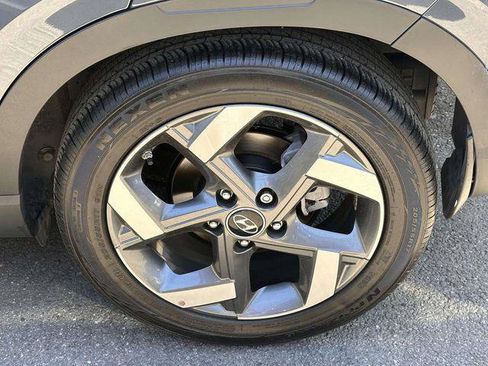 Certified 2025 Hyundai Venue SEL FWD image 9