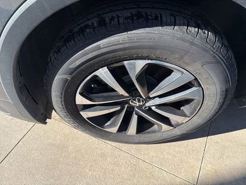 Used 2023 Volkswagen Tiguan S image 9