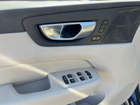 Certified 2023 Volvo XC60 B5 Ultimate w/ Protection Package Premier image 13