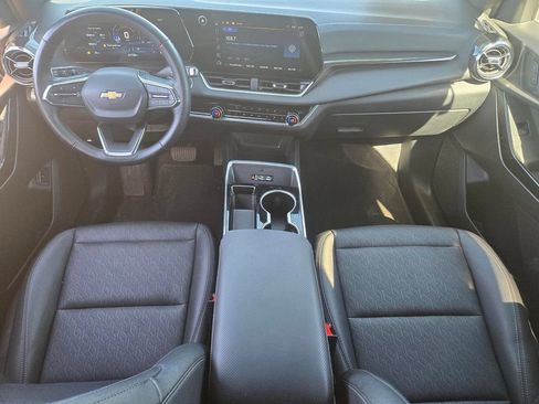 Used 2025 Chevrolet Equinox LT w/ Convenience Package II FWD image 8
