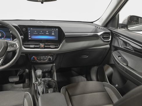Used 2024 Chevrolet TrailBlazer LT w/ LT Cold Weather Package FWD image 31