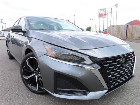 Used 2024 Nissan Altima 2.5 SR FWD image 3