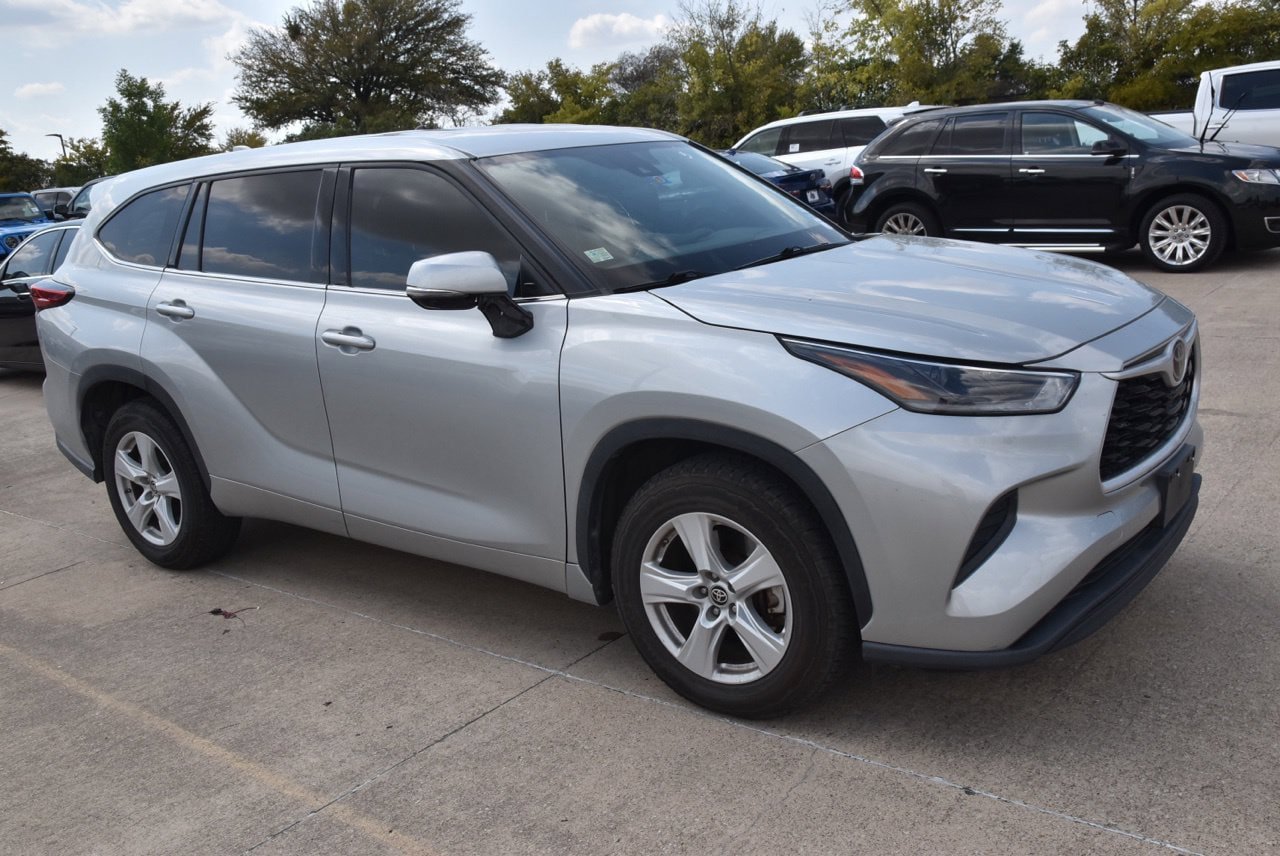 Used 2021 Toyota Highlander L FWD image 4