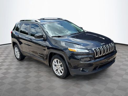 Used 2016 Jeep Cherokee Latitude w/ Safety/Convenience Group FWD image 4