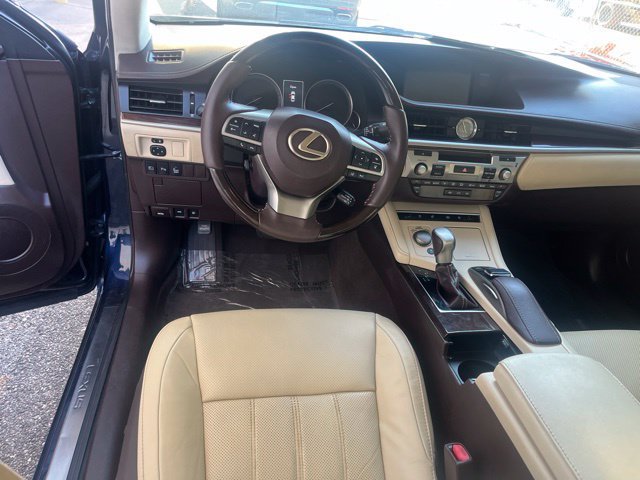Used 2018 Lexus ES 350 w/ Luxury Package w/Wood Trim FWD image 16