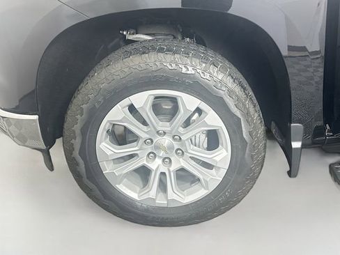 Used 2023 Chevrolet Silverado 1500 LTZ w/ Technology Package image 30