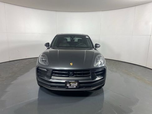 Used 2024 Porsche Macan image 2