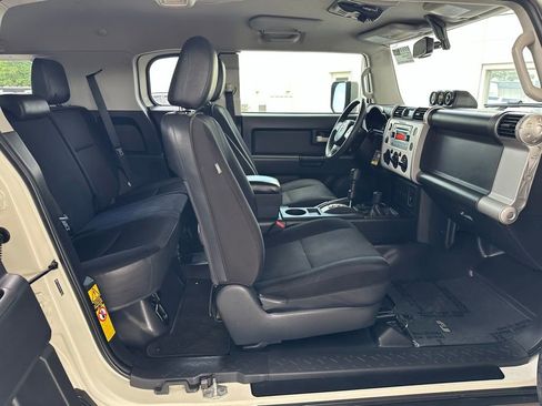 Used 2014 Toyota FJ Cruiser 4WD w/ Convenience Package image 16