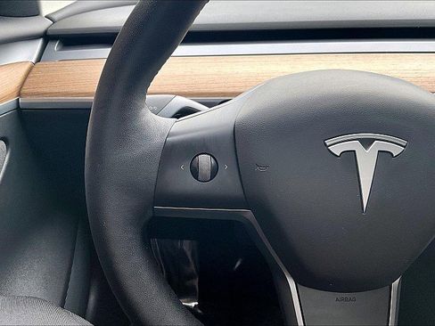 Used 2021 Tesla Model 3 Standard Range Plus image 19