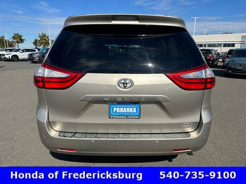 Used 2017 Toyota Sienna XLE Premium image 5