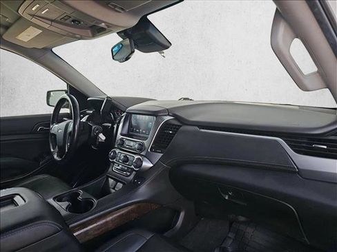 Used 2019 Chevrolet Suburban LT image 7